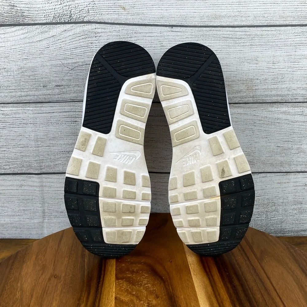 Nike Air Max SC White Black Shoes CZ5358-102 Youth Size 7 / Women’s Size 8.5